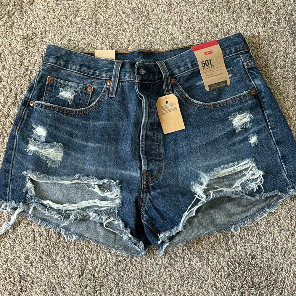 Women’s Levi high rise shorts size 31